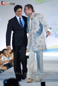 SRK at Give India ramp show for CEOs 1