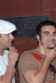 Salman Khan & Arbaaz at Dabangg screening - inditop.com11