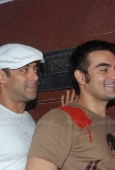 Salman Khan & Arbaaz at Dabangg screening - inditop.com13