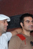 Salman Khan & Arbaaz at Dabangg screening - inditop.com14