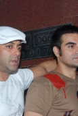 Salman Khan & Arbaaz at Dabangg screening - inditop.com15