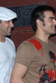 Salman Khan & Arbaaz at Dabangg screening - inditop.com3