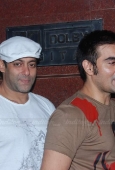 Salman Khan & Arbaaz at Dabangg screening - inditop.com8