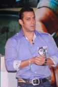 Salman Khan & Ayesha Takia at Wanted press meet 10