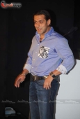 Salman Khan & Ayesha Takia at Wanted press meet 17