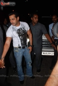 Salman Khan & Zarine Khan at Arpita and Arbaaz Khan birthday bash at Aurus - inditop.com10