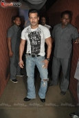 Salman Khan & Zarine Khan at Arpita and Arbaaz Khan birthday bash at Aurus - inditop.com5