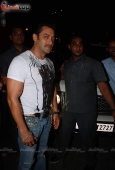 Salman Khan & Zarine Khan at Arpita and Arbaaz Khan birthday bash at Aurus - inditop.com9