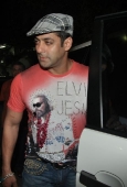 Salman Khan and Sonakshi Sinha at Tere Bin Laden Screening - inditop.com11