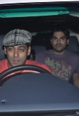 Salman Khan and Sonakshi Sinha at Tere Bin Laden Screening - inditop.com12