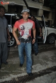 Salman Khan and Sonakshi Sinha at Tere Bin Laden Screening - inditop.com6