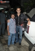 Salman Khan and Sonakshi Sinha at the special screening of Peepli Live - inditop.com11