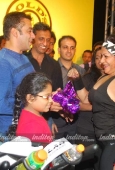 Salman Khan at Gold Gym, Mega Spinnathon 2009 - inditop.com 14