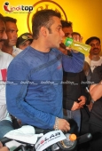 Salman Khan at Gold Gym, Mega Spinnathon 2009 - inditop.com 29