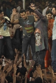 Salman Khan, Karisma Kapoor and Mughda grace Worli Dahi Handi celebrations - inditop.com4