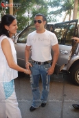 Salman cheers cancer patients of Hinduja Hospital 2