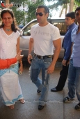 Salman cheers cancer patients of Hinduja Hospital 3