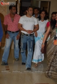 Salman cheers cancer patients of Hinduja Hospital 4