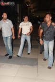 Salman khan & Sonakshi Sinha with Dabang team snapped after music launch in Delhi - inditop.com1