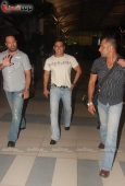 Salman khan & Sonakshi Sinha with Dabang team snapped after music launch in Delhi - inditop.com3