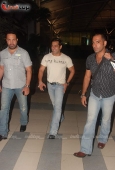 Salman khan & Sonakshi Sinha with Dabang team snapped after music launch in Delhi - inditop.com4