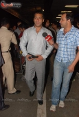 Salman leaves for Dubai for Being Human show in Dubai - inditop.com4