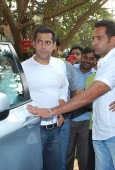 Salman khan promotes Veer at Radiocity - inditop.com 1