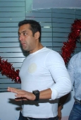 Salman khan promotes Veer at Radiocity - inditop.com 3