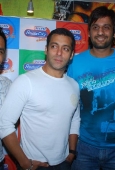 Salman khan promotes Veer at Radiocity - inditop.com 9