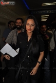 Salman, Sonakshi and Dabangg leave for Norway Film Festival - inditop.com8