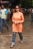 Sambhavna Seth at police station to complain against Manyata-ex husband Mehraj Rehman - inditop.com