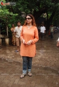 Sambhavna Seth at police station to complain against Manyata-ex husband Mehraj Rehman - inditop.com4