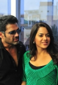 Sameera Reddy and Sunil Shetty at Red Alert Movie Press Meet - inditop.com23