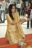 Sameera Reddy at Oberoi Mall ganpati - inditop.com1