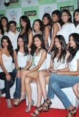 Sameera Reddy with 10 Miss India finalists at Streax parlour - inditop.com 43