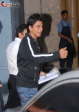 Shahrukh Khan spotted entering D-decor private party - inditop.com3