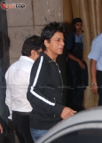 Shahrukh Khan spotted entering D-decor private party - inditop.com4