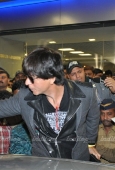 Shahrukh Khan, Kajol and Karan last night at the airport - inditop.com 10