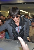 Shahrukh Khan, Kajol and Karan last night at the airport - inditop.com 11