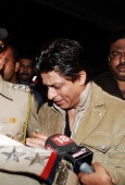 Shahrukh Khan, Kajor and Karan leave for Abu Dhabi premiere of My Name Is Khan - inditop.com 11