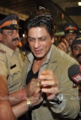 Shahrukh Khan, Kajor and Karan leave for Abu Dhabi premiere of My Name Is Khan - inditop.com 6