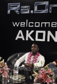 Shahrukh khan, Akon & Kareena at Ra.One media meet - inditop.com 19