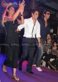 Shahrukh, Shilpa, Shamita, Arjun walk the ramp at KKR-RR party in Kolkatta - inditop.com 11