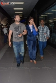 Shilpa & Raj snapped as they return from Singapore - inditop.com6