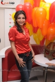 Soha Ali Khan at the Docomo store -  inditop.com 1