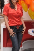 Soha Ali Khan at the Docomo store -  inditop.com 11