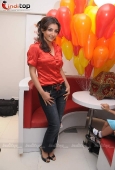 Soha Ali Khan at the Docomo store -  inditop.com 2