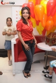 Soha Ali Khan at the Docomo store -  inditop.com 3