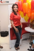 Soha Ali Khan at the Docomo store -  inditop.com 4