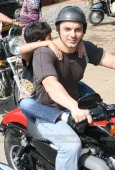 Sohail Khan with his son at Harley Davidson rally - inditop.com  6